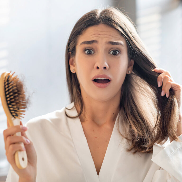 Padání vlasů – velký průvodce možnostmi přírodní léčby